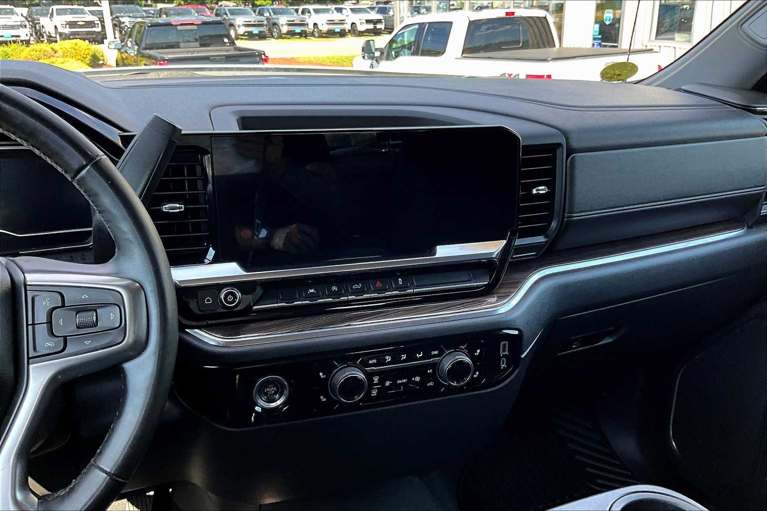 2023 Chevrolet Silverado 1500 LT - Photo 18