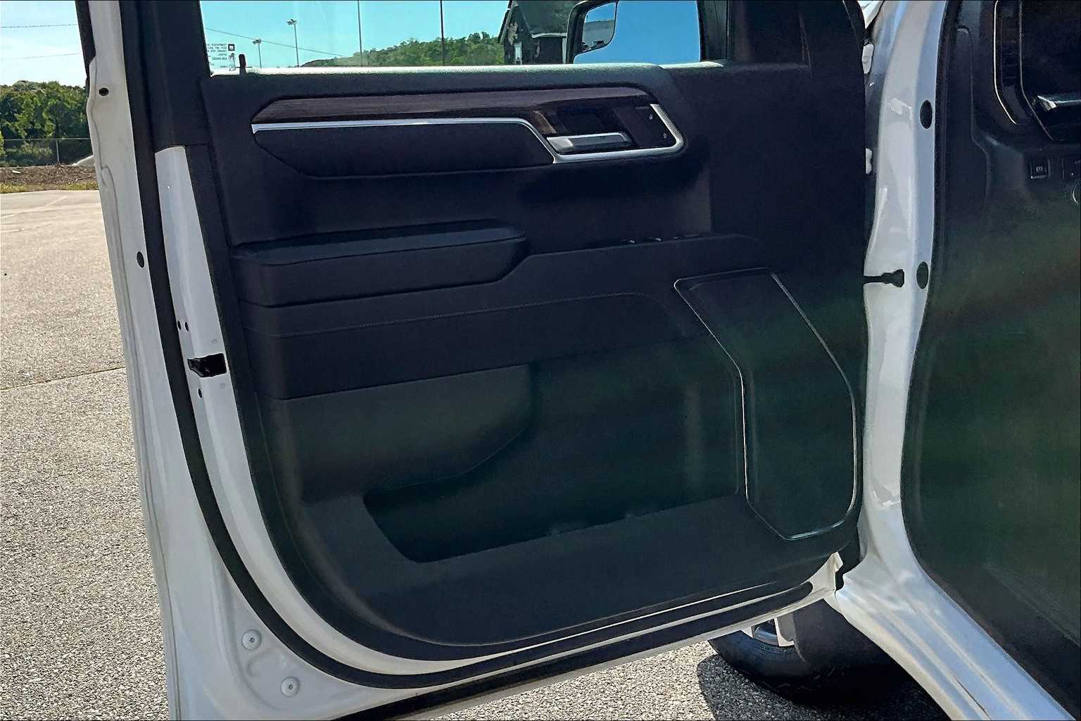 2023 Chevrolet Silverado 1500 LT - Photo 9