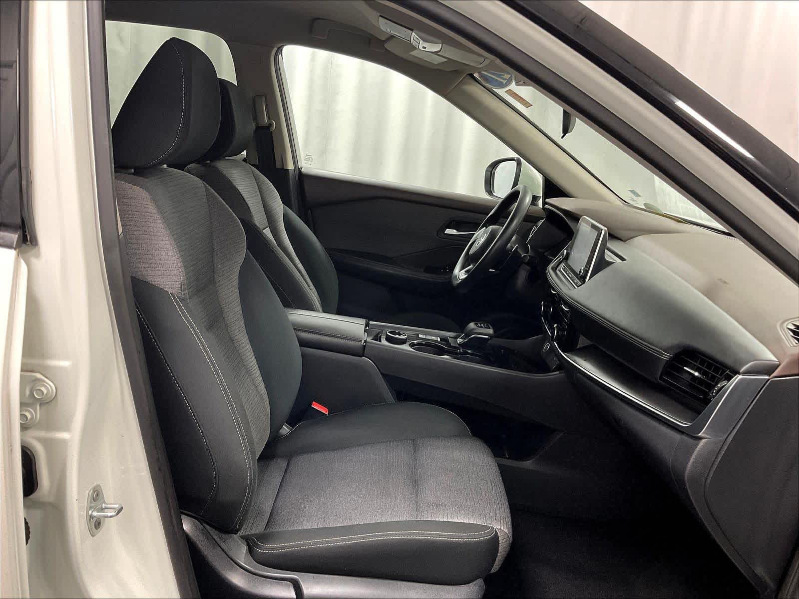 2021 Nissan Rogue SV - Photo 11