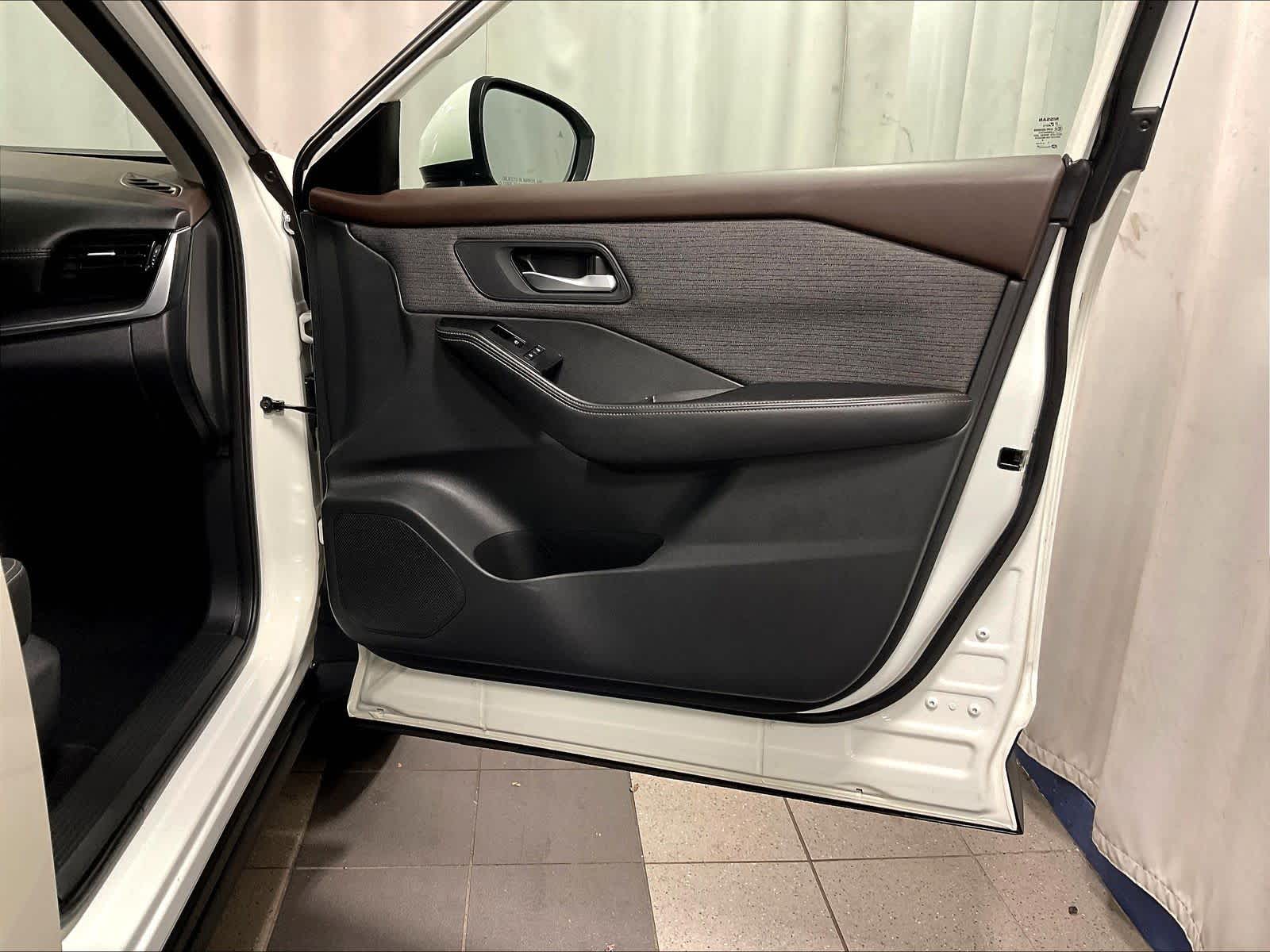 2021 Nissan Rogue SV - Photo 12