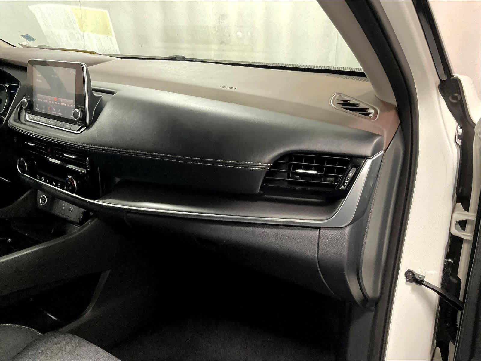 2021 Nissan Rogue SV - Photo 13