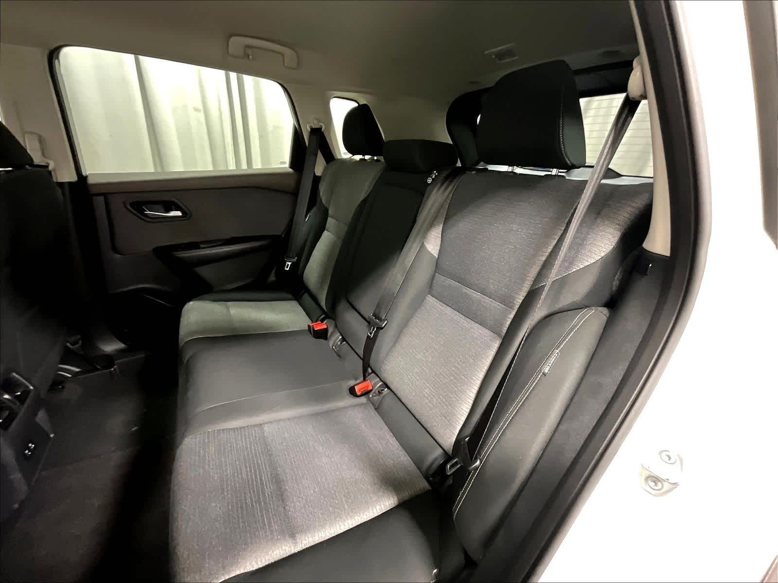 2021 Nissan Rogue SV - Photo 15