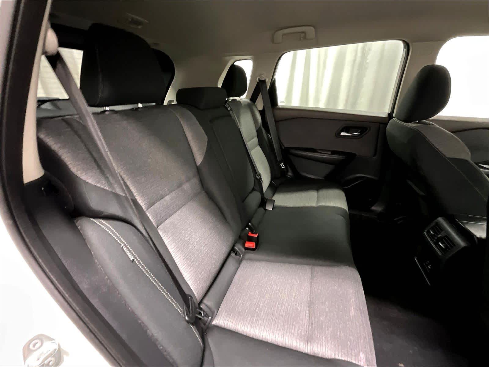 2021 Nissan Rogue SV - Photo 16