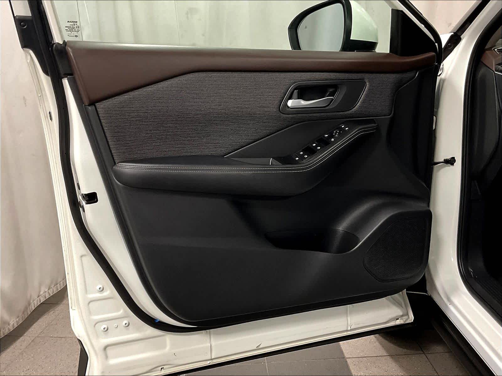 2021 Nissan Rogue SV - Photo 9