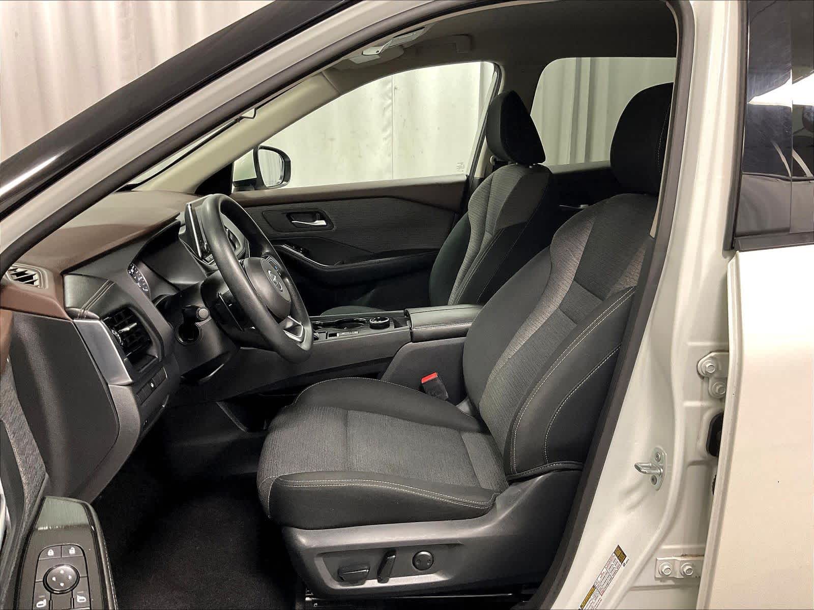 2021 Nissan Rogue SV - Photo 10