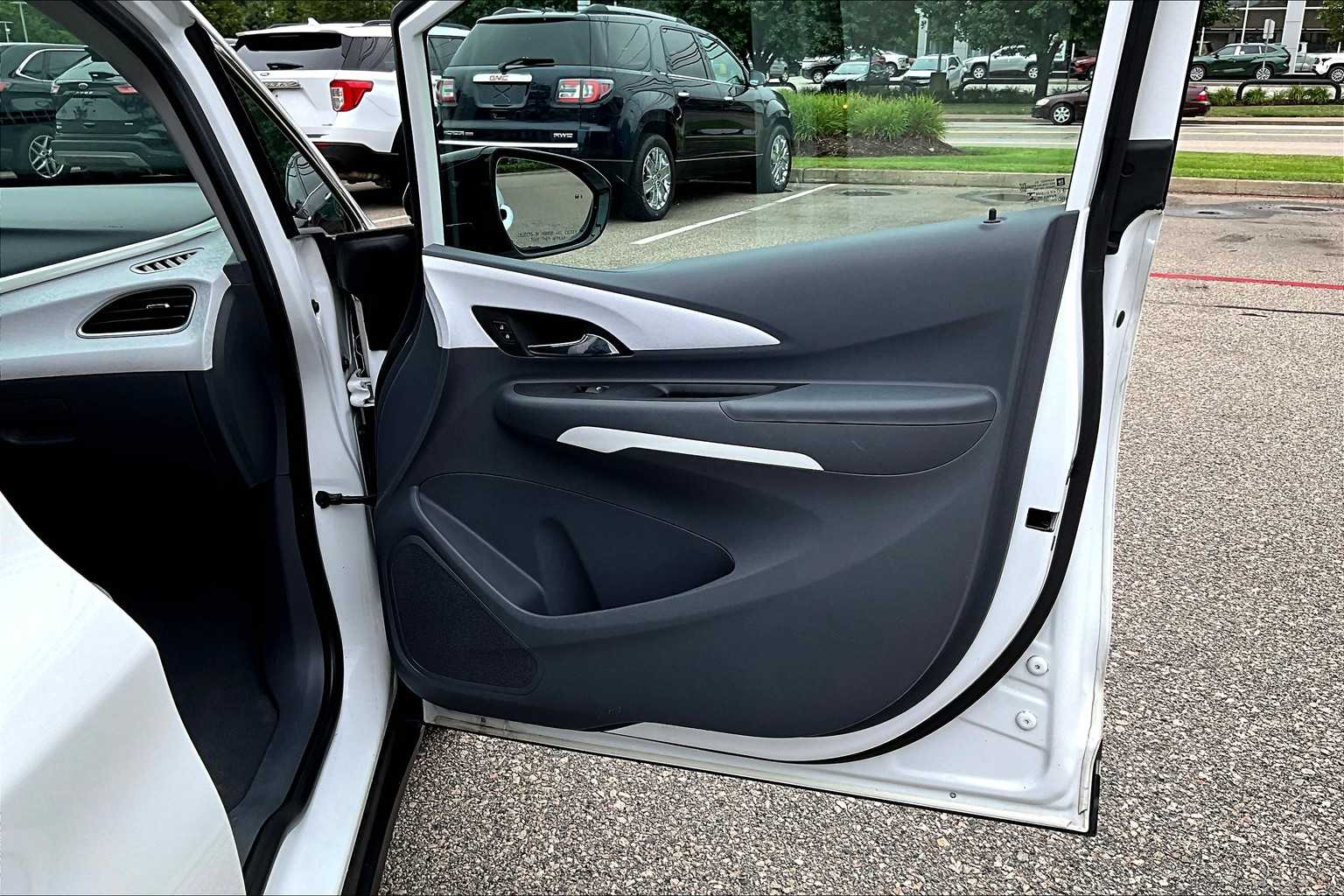 2017 Chevrolet Bolt EV LT - Photo 12