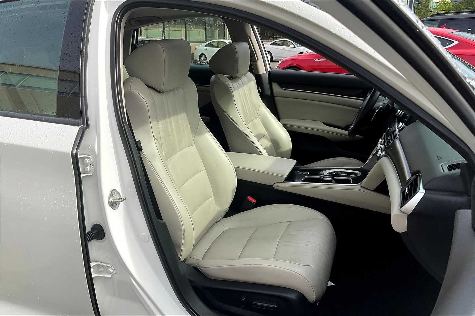2018 Honda Accord Touring 2.0T - Photo 11