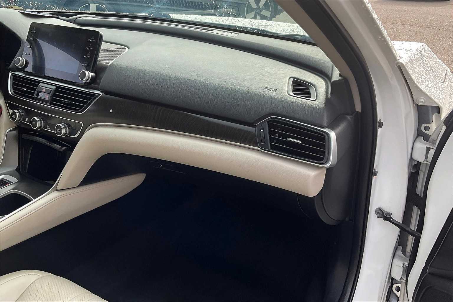 2018 Honda Accord Touring 2.0T - Photo 13
