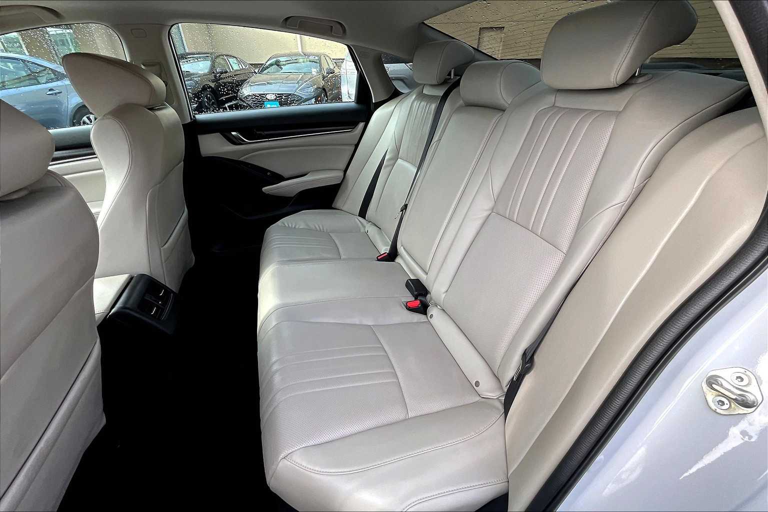2018 Honda Accord Touring 2.0T - Photo 15