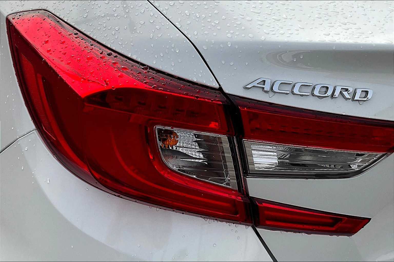 2018 Honda Accord Touring 2.0T - Photo 34