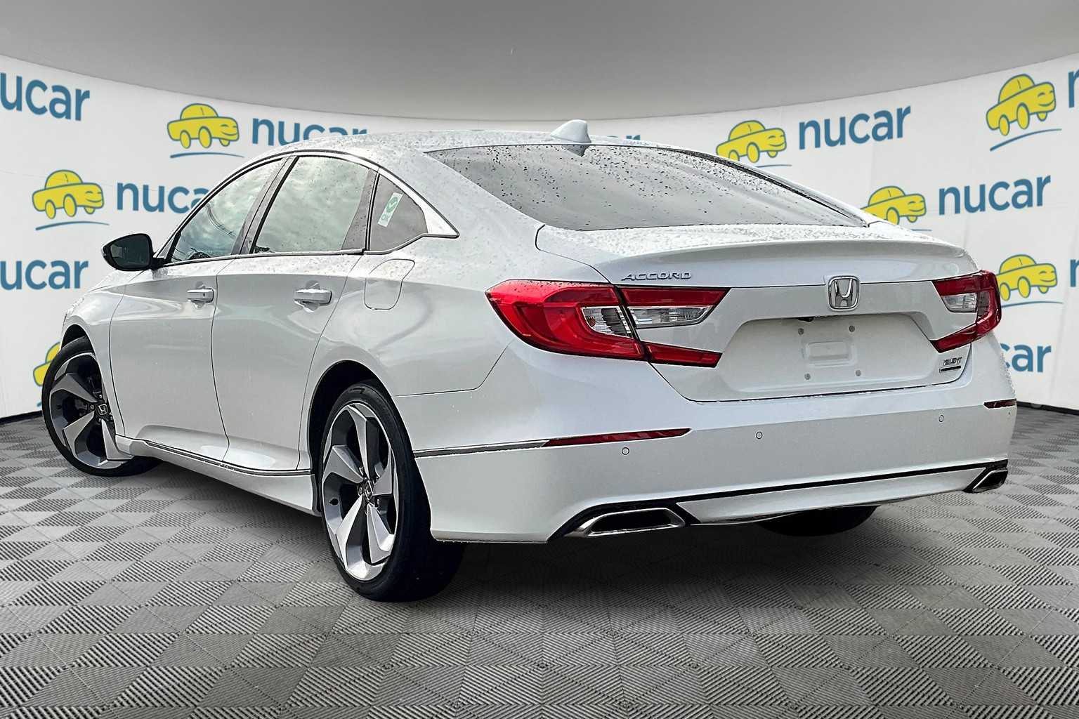 2018 Honda Accord Touring 2.0T - Photo 4