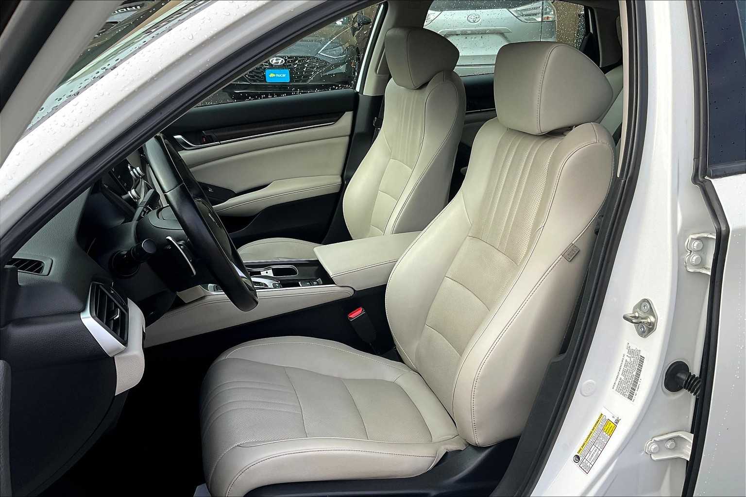 2018 Honda Accord Touring 2.0T - Photo 10