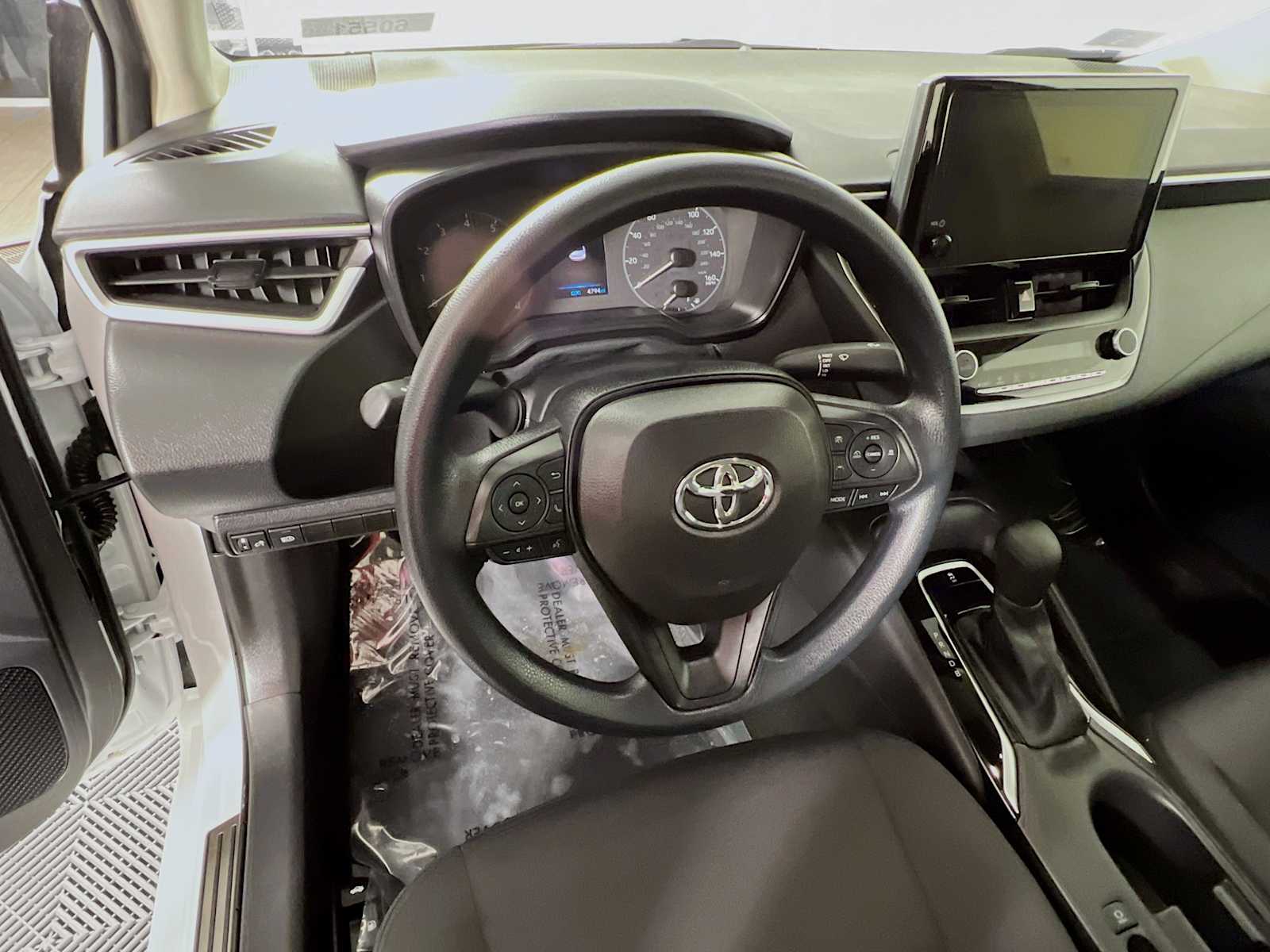 2024 Toyota Corolla LE - Photo 11