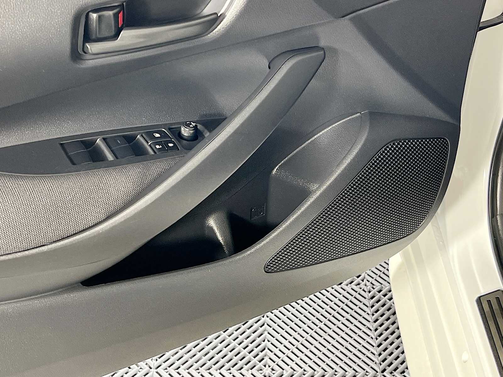 2024 Toyota Corolla LE - Photo 18