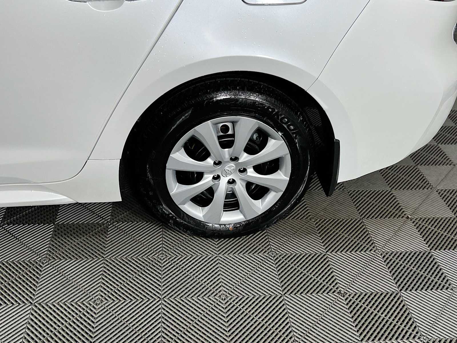 2024 Toyota Corolla LE - Photo 29