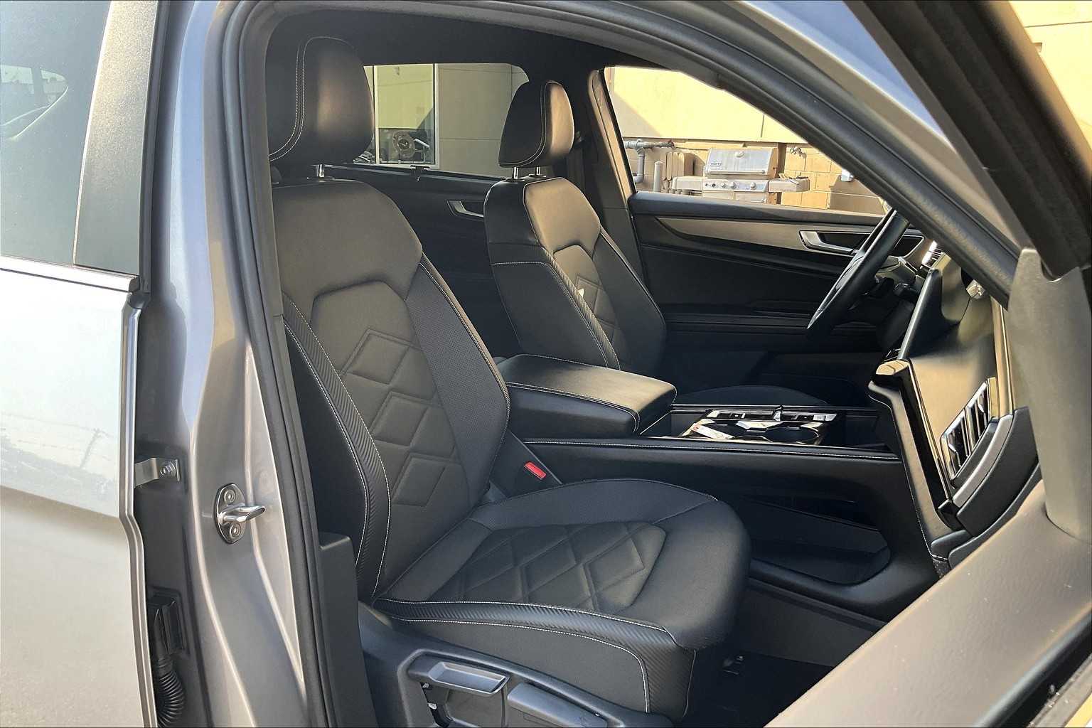 2024 Volkswagen Atlas Cross Sport 2.0T SE w/Technology - Photo 11