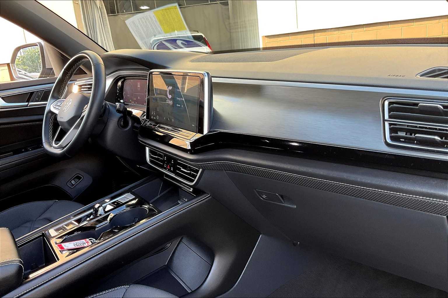 2024 Volkswagen Atlas Cross Sport 2.0T SE w/Technology - Photo 14