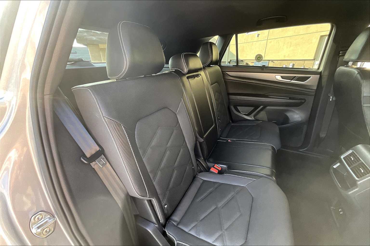 2024 Volkswagen Atlas Cross Sport 2.0T SE w/Technology - Photo 16