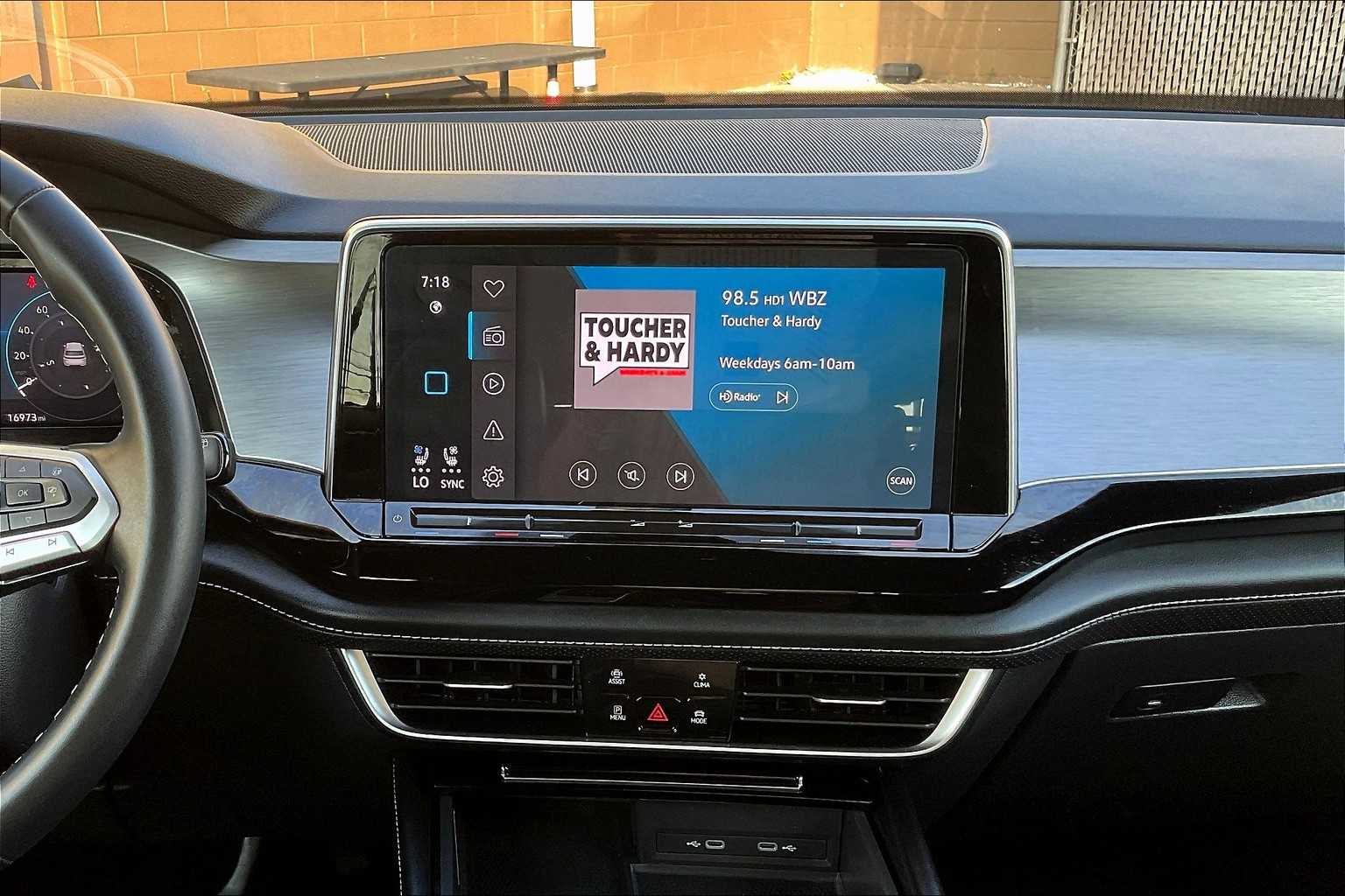 2024 Volkswagen Atlas Cross Sport 2.0T SE w/Technology - Photo 18