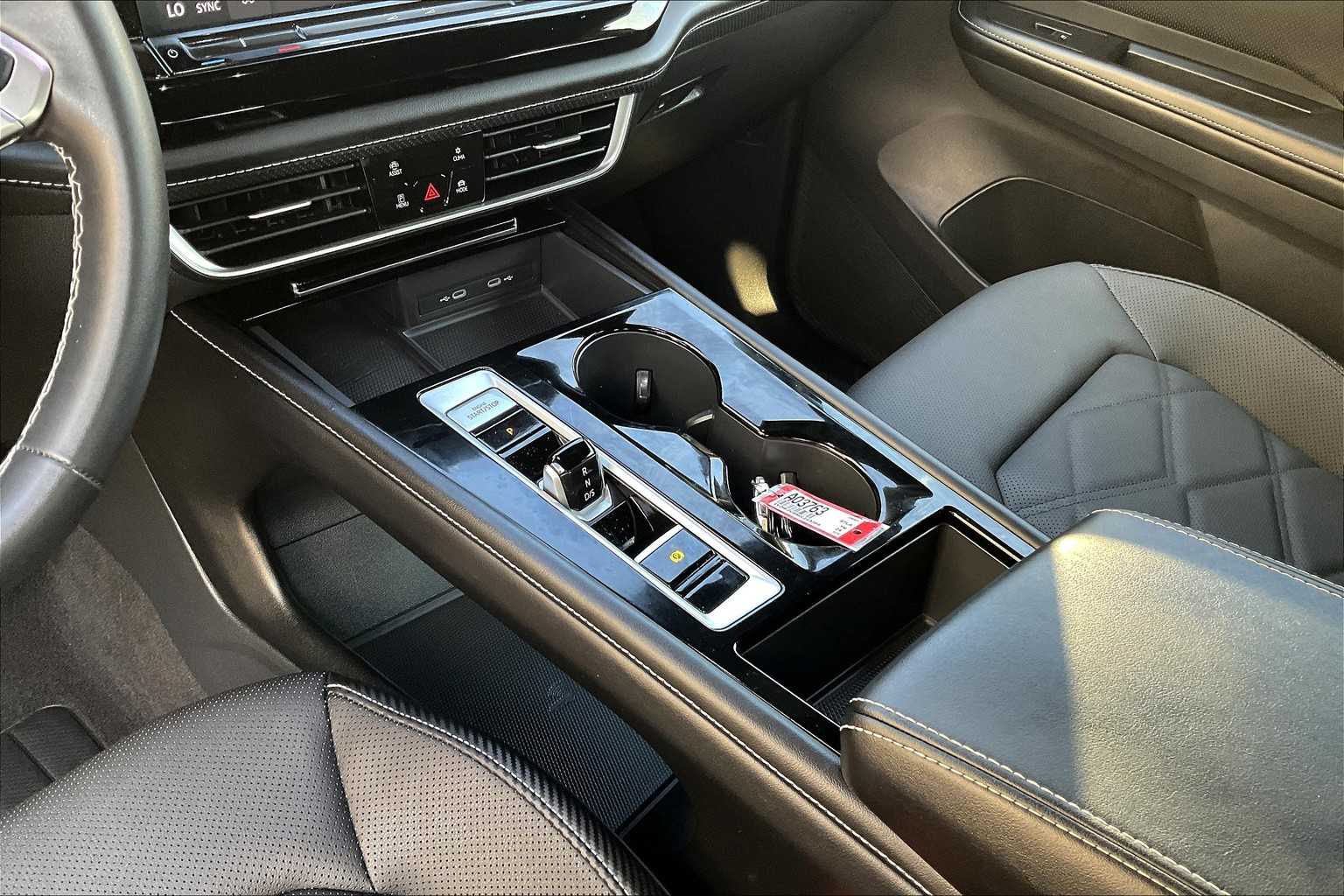 2024 Volkswagen Atlas Cross Sport 2.0T SE w/Technology - Photo 20