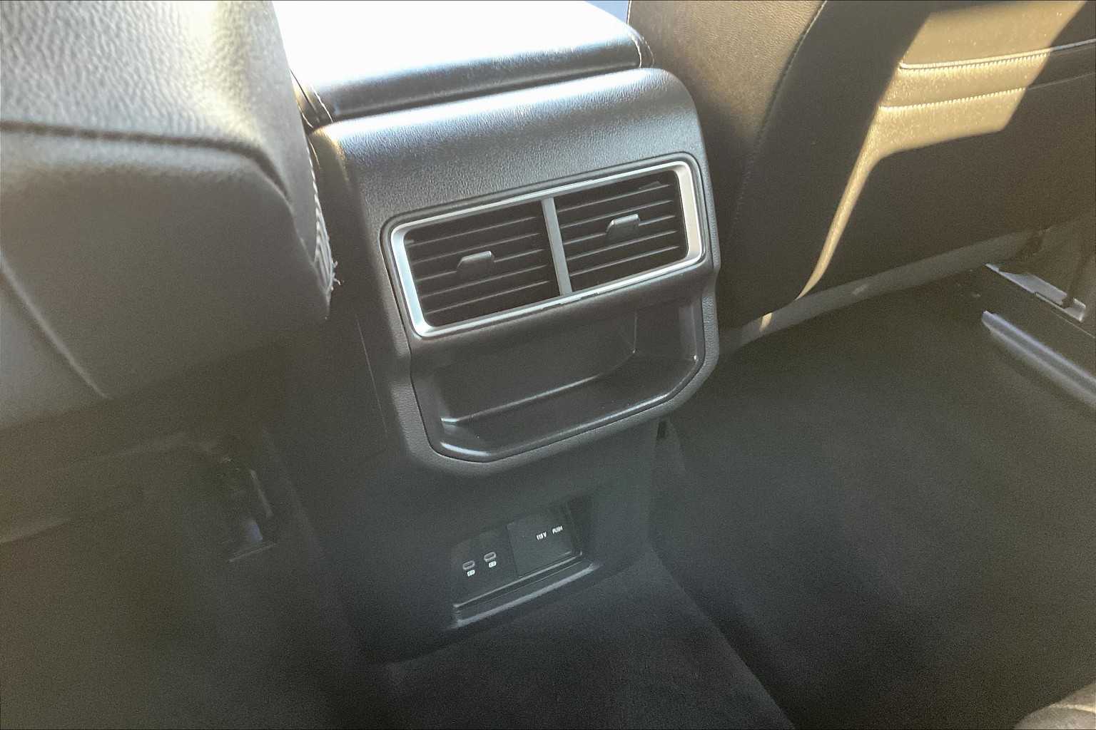 2024 Volkswagen Atlas Cross Sport 2.0T SE w/Technology - Photo 27
