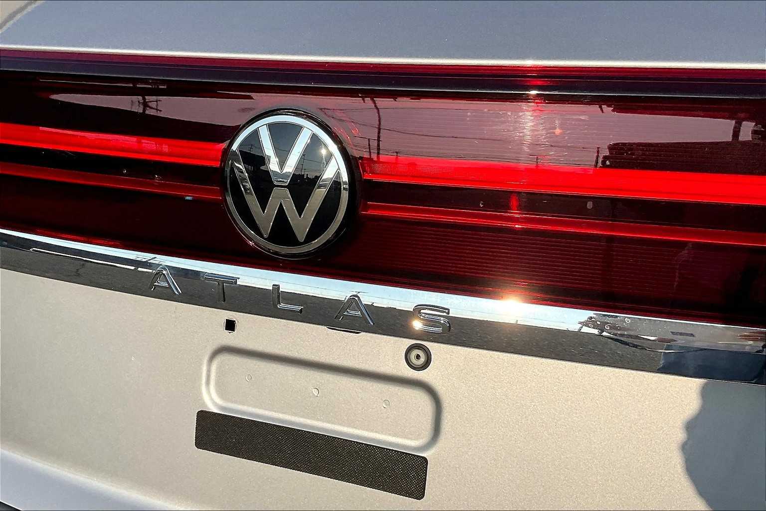 2024 Volkswagen Atlas Cross Sport 2.0T SE w/Technology - Photo 28