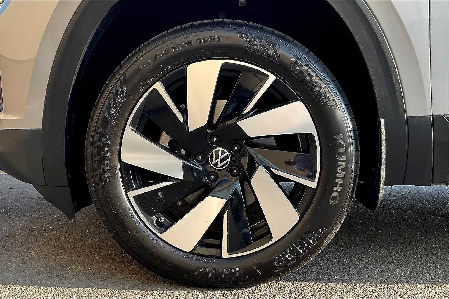 2024 Volkswagen Atlas Cross Sport 2.0T SE w/Technology - Photo 7