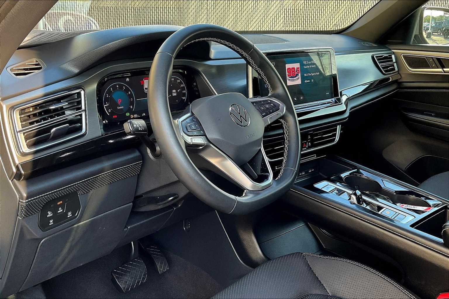 2024 Volkswagen Atlas Cross Sport 2.0T SE w/Technology - Photo 8