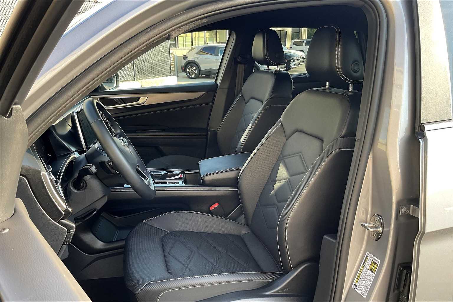 2024 Volkswagen Atlas Cross Sport 2.0T SE w/Technology - Photo 10