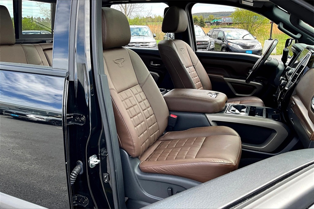 2021 Nissan Titan Platinum Reserve - Photo 11