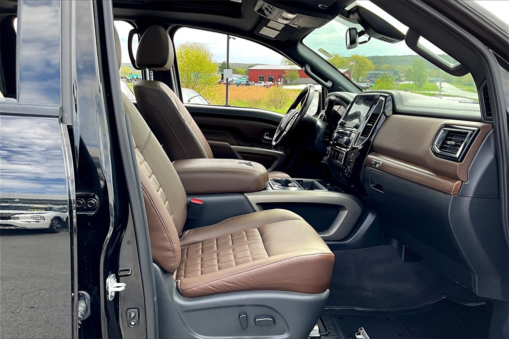 2021 Nissan Titan Platinum Reserve - Photo 14
