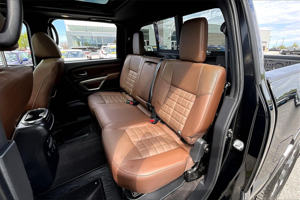 2021 Nissan Titan Platinum Reserve - Photo 15