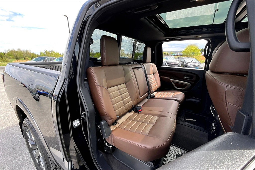 2021 Nissan Titan Platinum Reserve - Photo 16