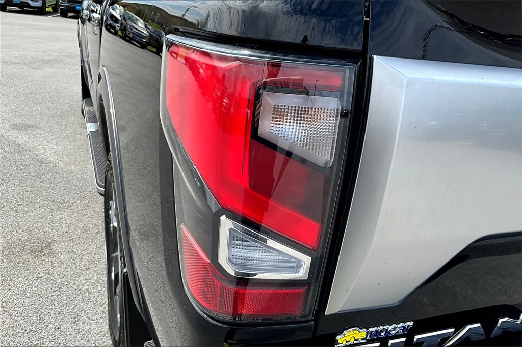 2021 Nissan Titan Platinum Reserve - Photo 35