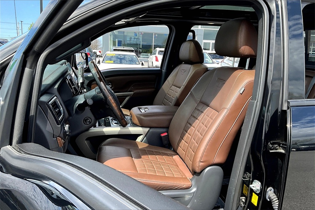2021 Nissan Titan Platinum Reserve - Photo 10