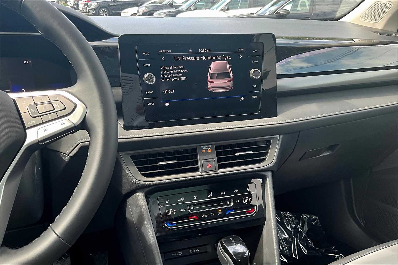 2025 Volkswagen Taos SE Black - Photo 13