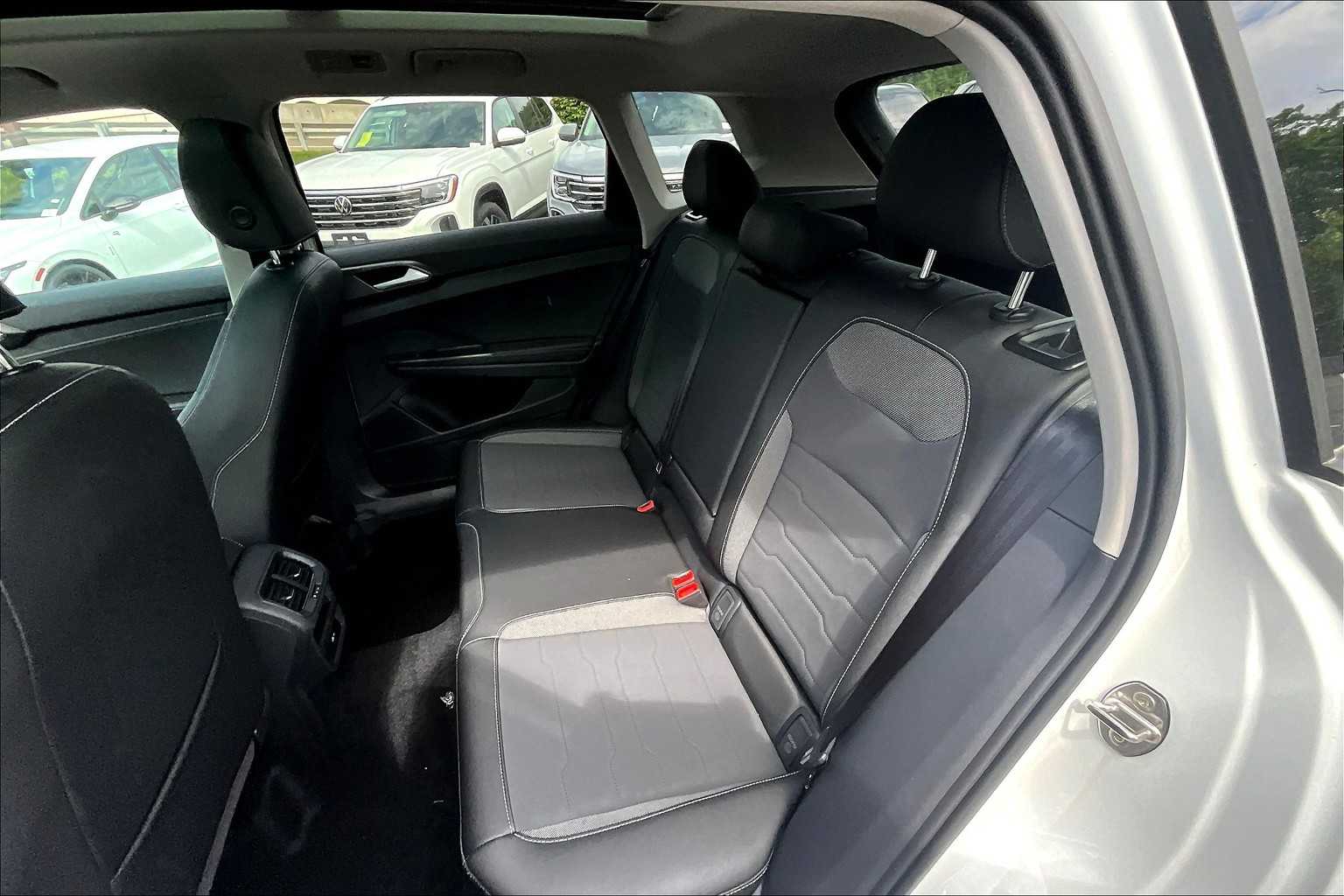 2025 Volkswagen Taos SE Black - Photo 15