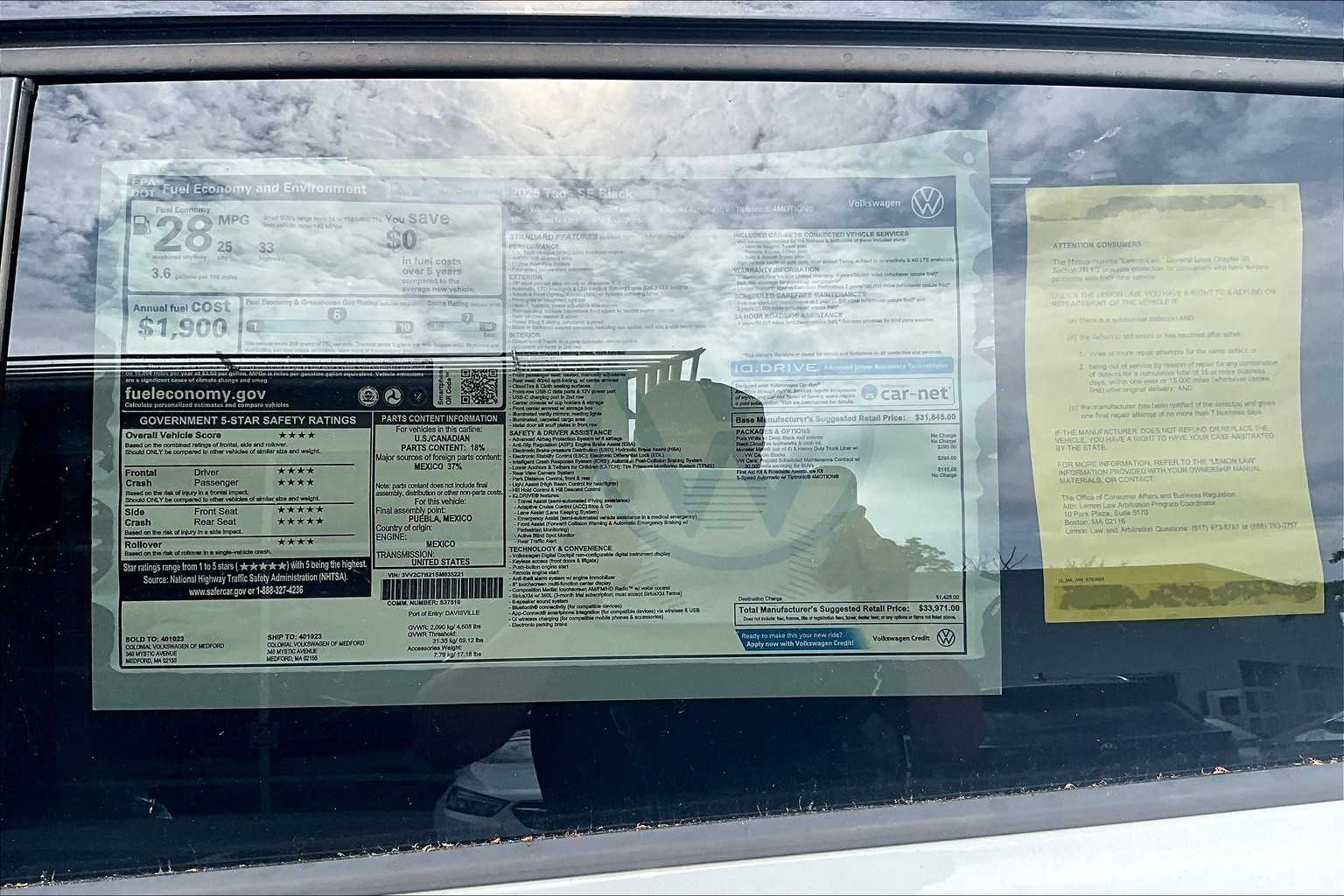 2025 Volkswagen Taos SE Black - Photo 18