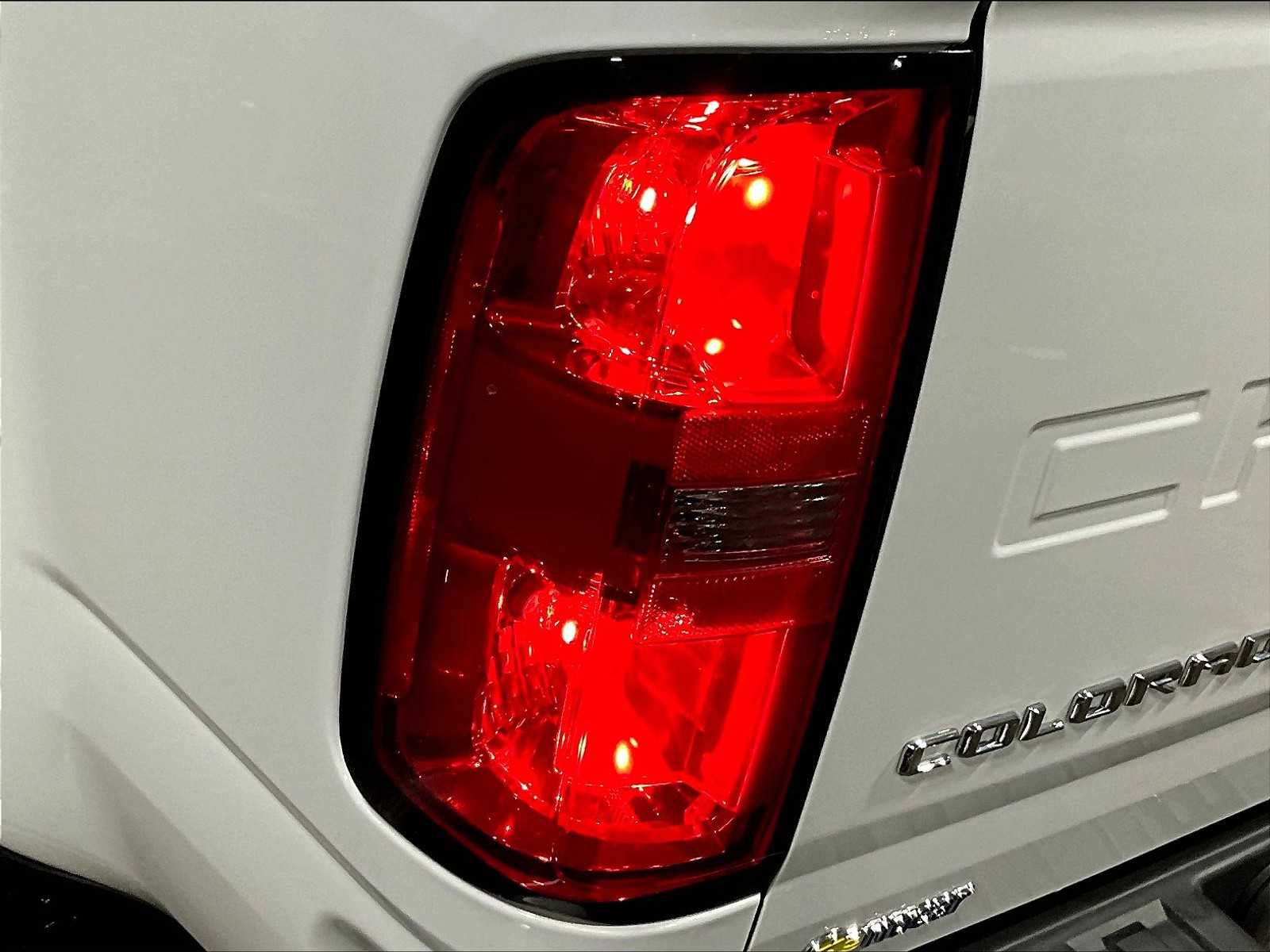 2021 Chevrolet Colorado 4WD Z71 - Photo 34