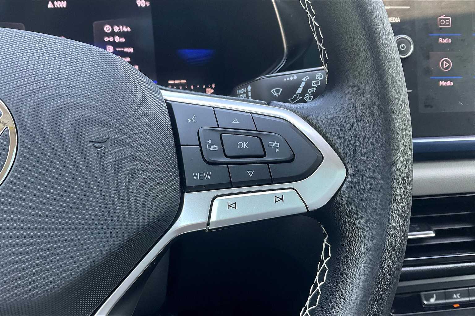 2022 Volkswagen Taos SE - Photo 24