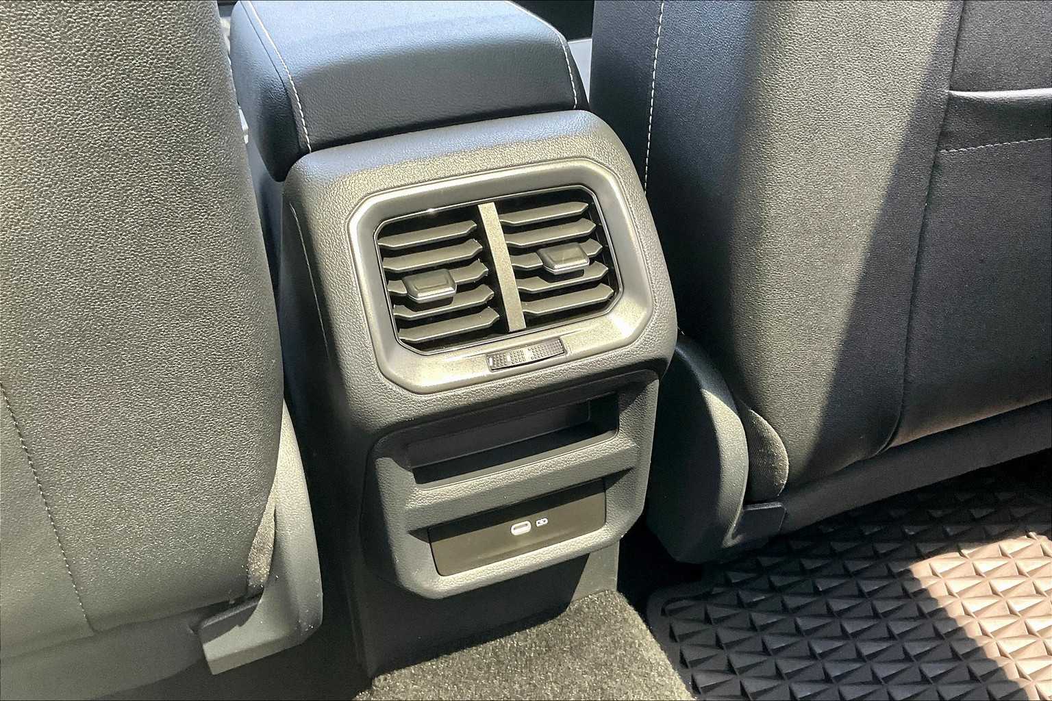 2022 Volkswagen Taos SE - Photo 27