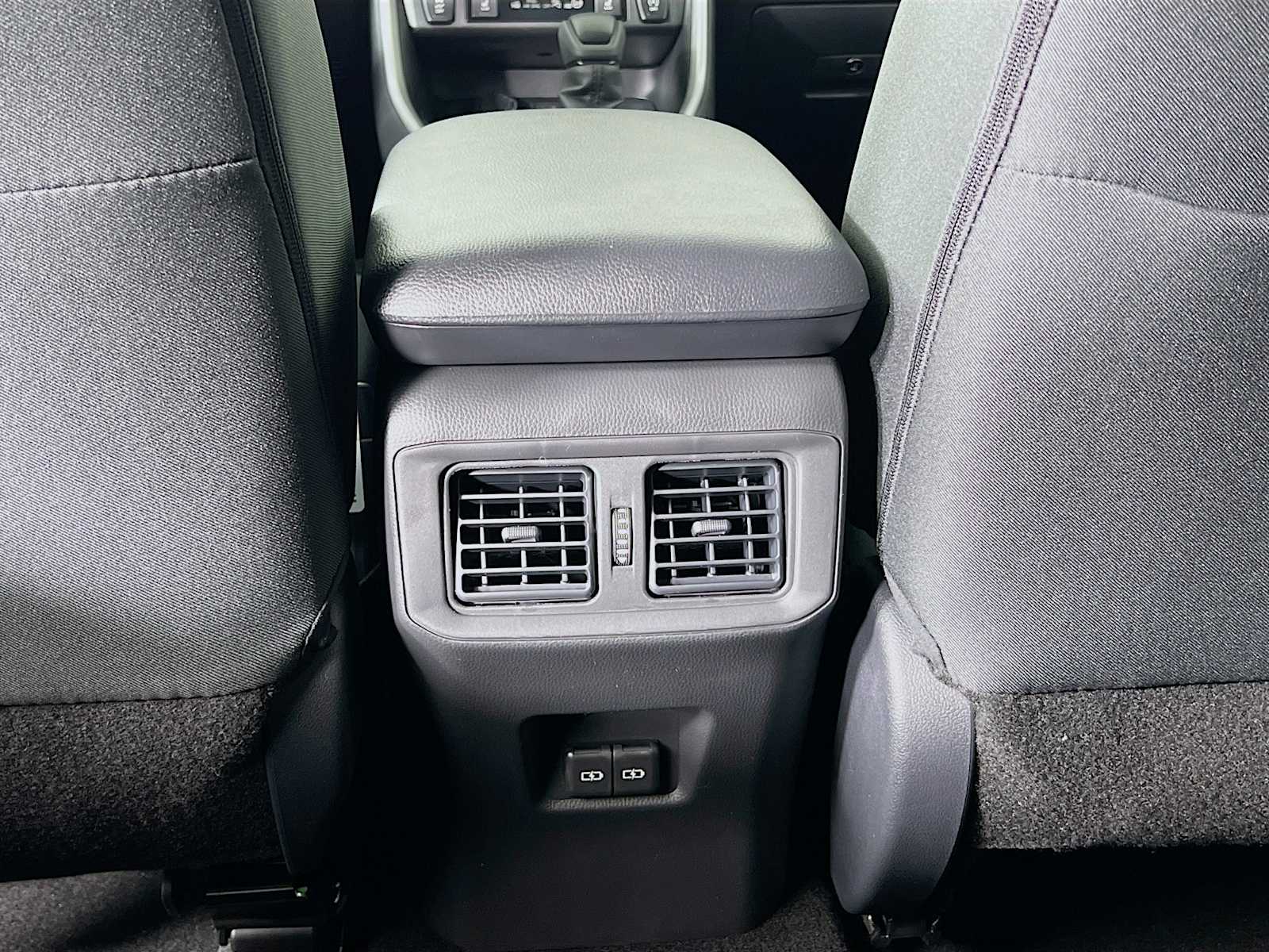 2025 Toyota RAV4 XLE - Photo 14