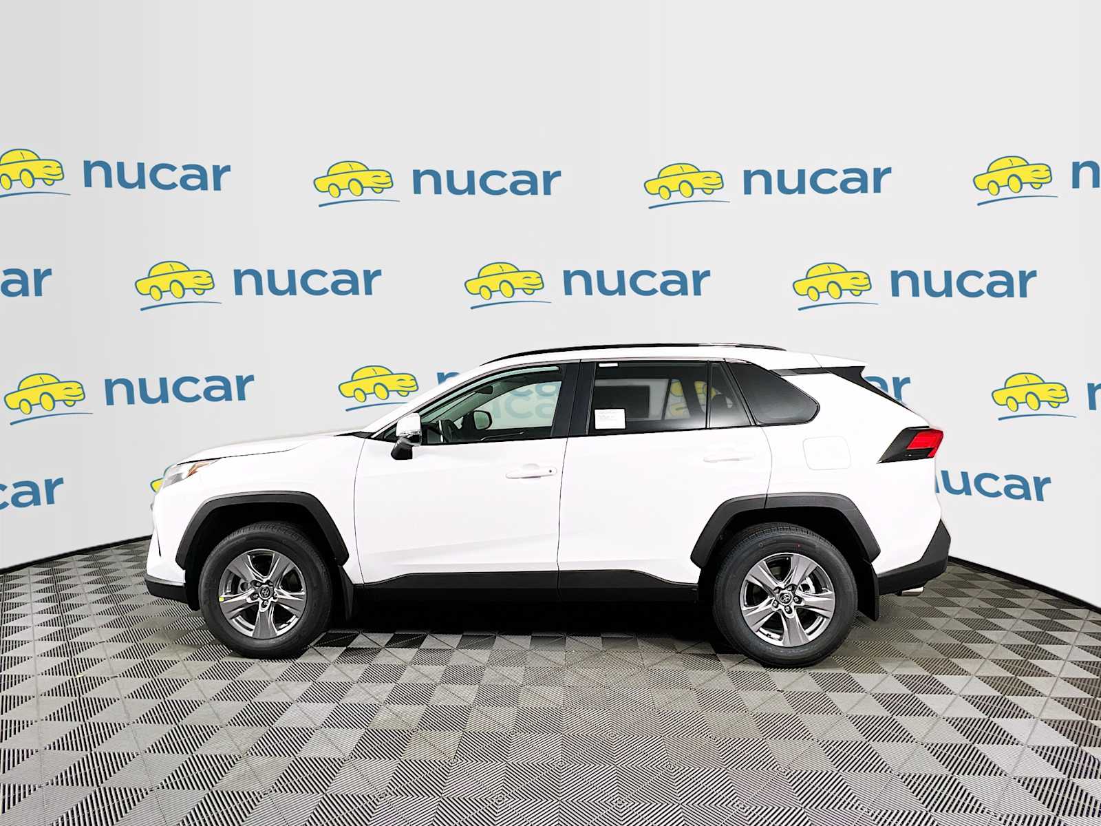 2025 Toyota RAV4 XLE - Photo 3