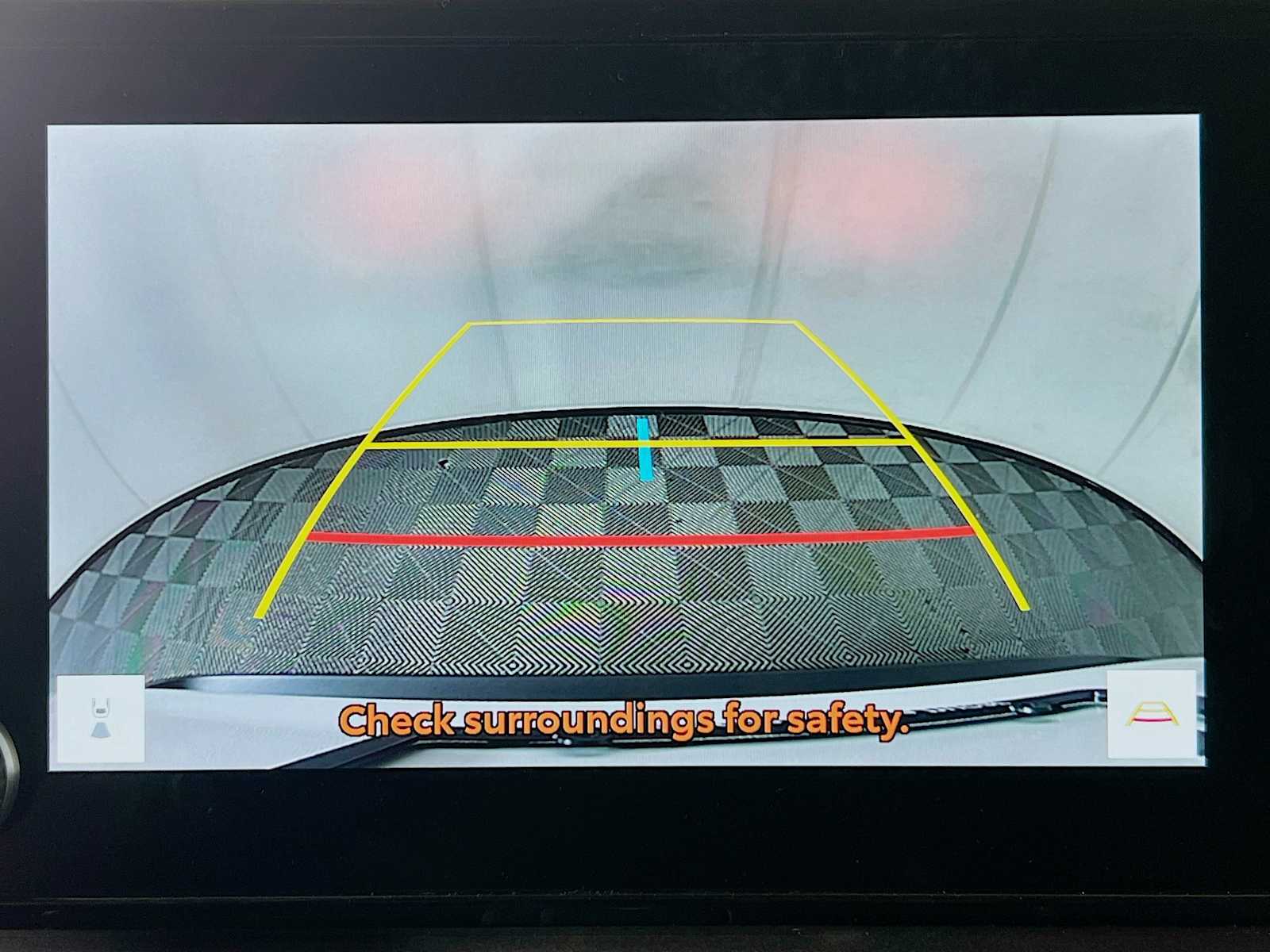 2025 Toyota RAV4 XLE - Photo 9