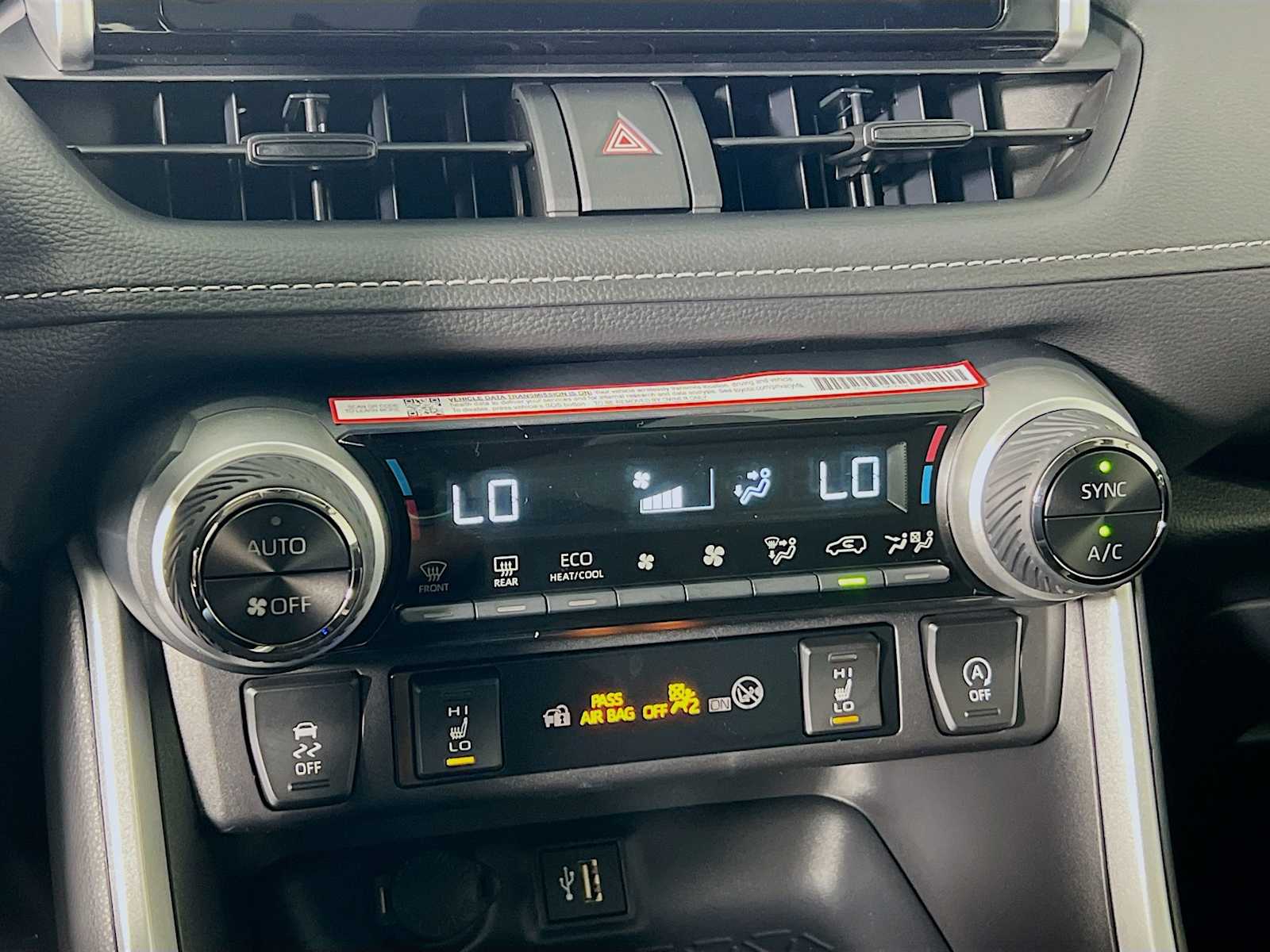 2025 Toyota RAV4 XLE - Photo 10