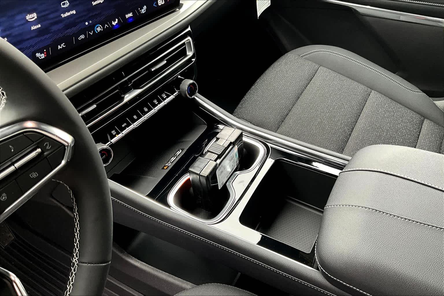 2025 Chevrolet Traverse AWD LT - Photo 14