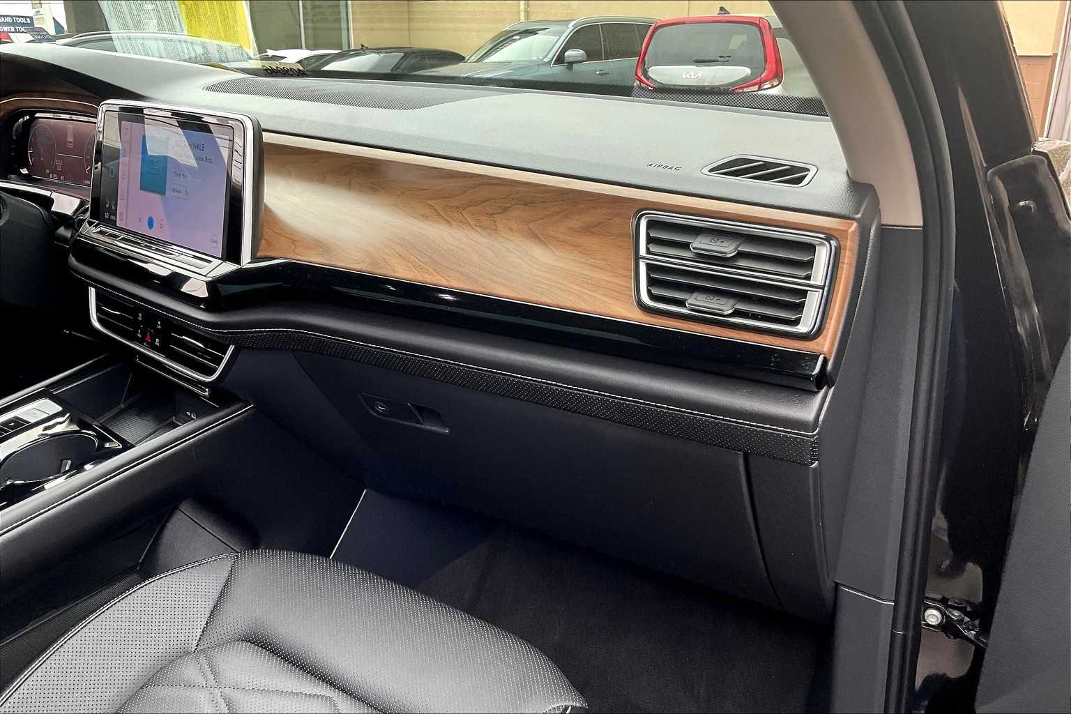 2024 Volkswagen Atlas 2.0T SE w/Technology - Photo 13
