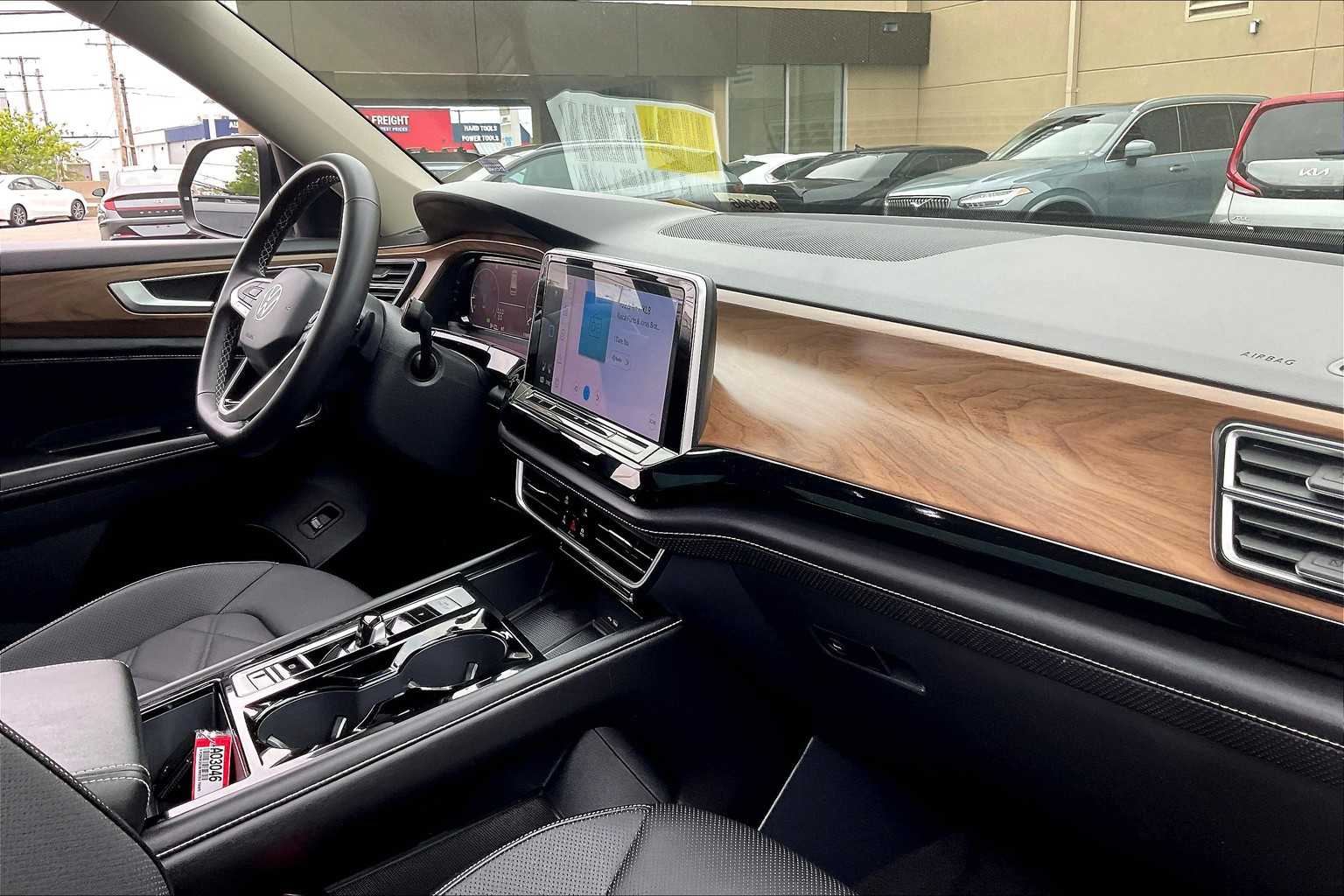 2024 Volkswagen Atlas 2.0T SE w/Technology - Photo 14