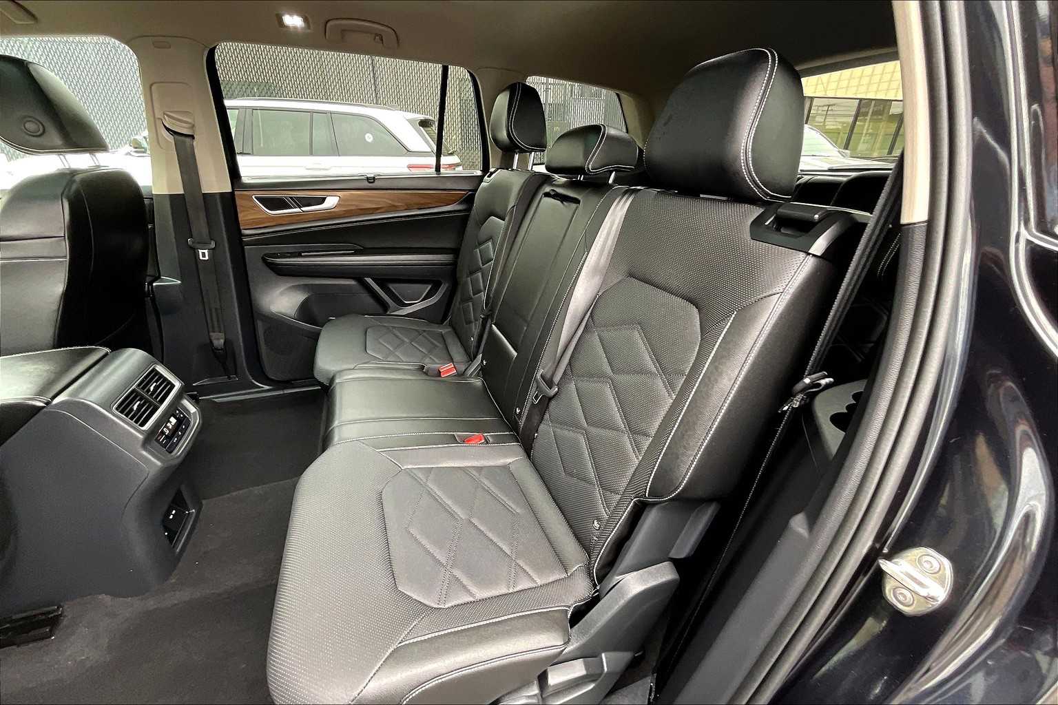 2024 Volkswagen Atlas 2.0T SE w/Technology - Photo 15