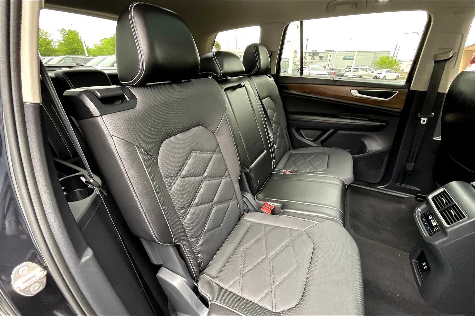 2024 Volkswagen Atlas 2.0T SE w/Technology - Photo 16